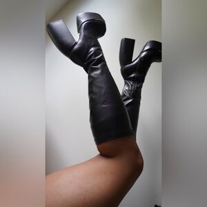Black Knee High Leather Heeled Boots